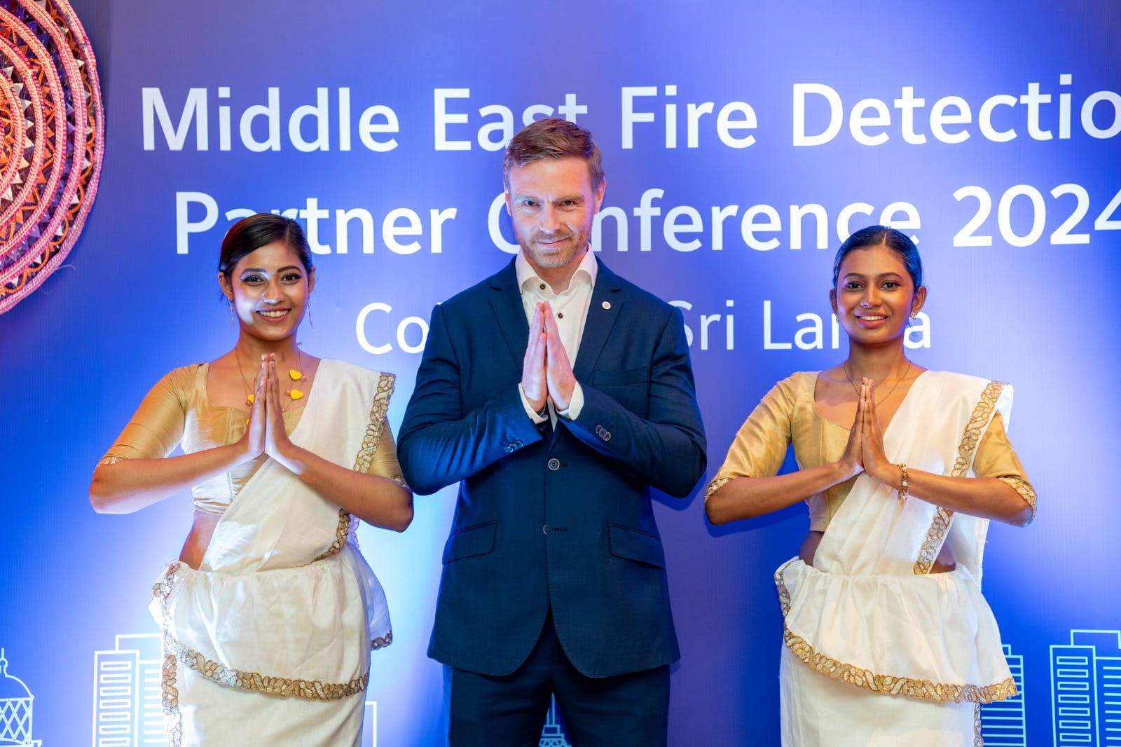 “Traditional welcome with Sri Lankan attire at JCI Gala 2024 event”